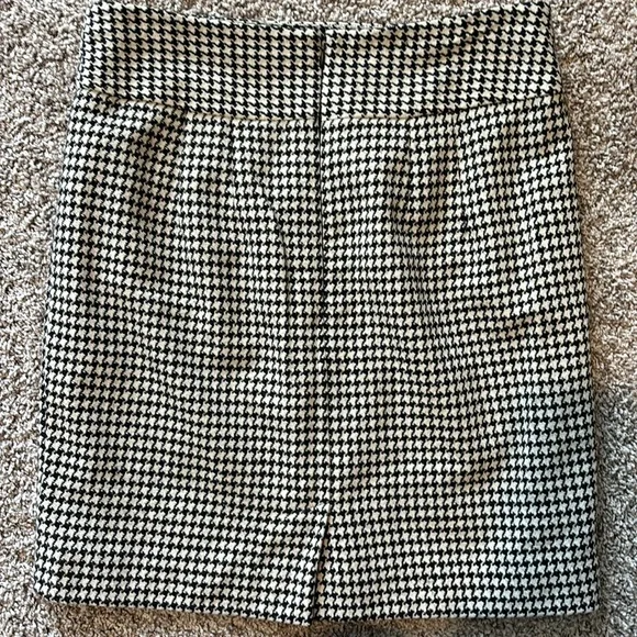 Banana Republic Skirt - Picture 2 of 3